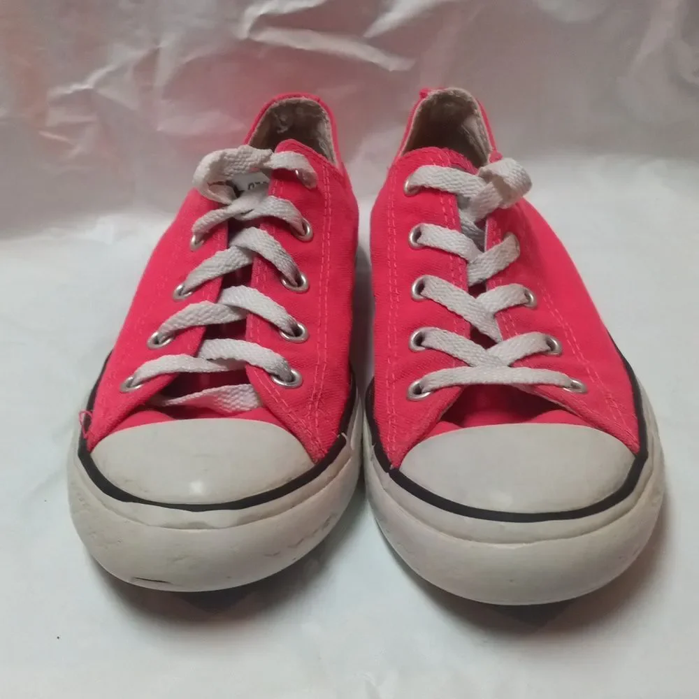 Converse Hot Pink Low Top Little Girl Size 2 Youth